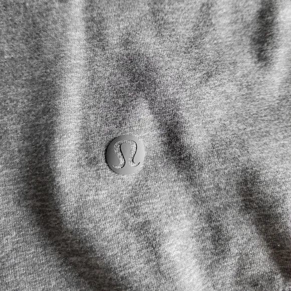 Lululemon top - Picture 7 of 8